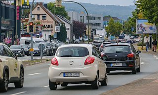 Die Bauarbeiten zwischen Feldstraße und Ziegelstraße dürften zu großen Verkehrsbehinderungen auf der Eckendorfer Straße in Bielefeld führen. - Andreas Zobe Die Bauarbeiten zwischen Feldstraße und Ziegelstraße dürften zu großen Verkehrsbehinderungen auf der Eckendorfer Straße in Bielefeld führen. - Andreas Zobe