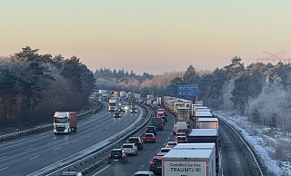 Auf der A2 staute es sich am Autobahnkreuz Bielefeld in Richtung Dortmund. - Mike-Dennis Müller Auf der A2 staute es sich am Autobahnkreuz Bielefeld in Richtung Dortmund. - Mike-Dennis Müller