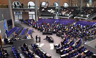 Das umstrittene Wachstumspaket wurde beschlossen: 377 Abgeordnete stimmten dafür. - Serhat Kocak/dpa Das umstrittene Wachstumspaket wurde beschlossen: 377 Abgeordnete stimmten dafür. - Serhat Kocak/dpa