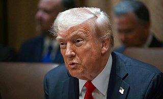 Noch hält sich Donald Trump bedeckt dazu, ob er seine Drohung wahr machen und die militärische Hilfe für die Ukraine einstellen könnte. (Archivbild) - Pool/AP/dpa Noch hält sich Donald Trump bedeckt dazu, ob er seine Drohung wahr machen und die militärische Hilfe für die Ukraine einstellen könnte. (Archivbild) - Pool/AP/dpa