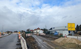 Der Kreisel an der Elverdisser Straße / Milser Straße / Auf der Helle wird vergrößert. Ab Freitag können Autos erstmals seit Herbst mit Hilfe einer Ampelschaltung wieder passieren. - Susanne Barth Der Kreisel an der Elverdisser Straße / Milser Straße / Auf der Helle wird vergrößert. Ab Freitag können Autos erstmals seit Herbst mit Hilfe einer Ampelschaltung wieder passieren. - Susanne Barth