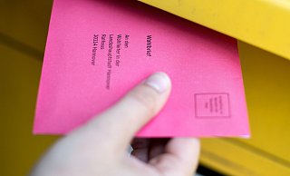 Die Stadtverwaltung weist darauf hin, dass sich Bürgerinnen und Bürger rechtzeitig um Briefwahlunterlagen kümmern sollten. - Symbolfoto: dpa/Hauke-Christian Dittrich Die Stadtverwaltung weist darauf hin, dass sich Bürgerinnen und Bürger rechtzeitig um Briefwahlunterlagen kümmern sollten. - Symbolfoto: dpa/Hauke-Christian Dittrich