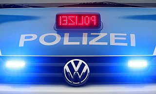 Die Polizei konnte die mutmaßlichen Ladendiebe stellen. - Roland Weihrauch Die Polizei konnte die mutmaßlichen Ladendiebe stellen. - Roland Weihrauch