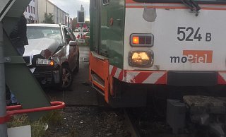 Die alte robuste Straßenbahn kam mit ein paar Kratzern davon. - Christian Mathiesen Die alte robuste Straßenbahn kam mit ein paar Kratzern davon. - Christian Mathiesen