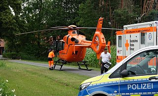 Rettungshubschrauber Christoph 13 flog die Verletzte in ein Krankenhaus nach Bielefeld. - Paul Brinkmann Rettungshubschrauber Christoph 13 flog die Verletzte in ein Krankenhaus nach Bielefeld. - Paul Brinkmann
