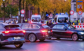 Das Verkehrschaos am Morgen ist beachtlich. Gefährliche Situationen gibt es am Waldhof trotzdem nicht. Die Autos sind im Stau zu langsam. - Andreas Zobe Das Verkehrschaos am Morgen ist beachtlich. Gefährliche Situationen gibt es am Waldhof trotzdem nicht. Die Autos sind im Stau zu langsam. - Andreas Zobe