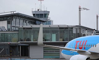 Paderborn kämpft mit roten Zahlen, der für Bielefelder Firmen wichtige Flughafen Düsseldorf ist total überlastet. - Jens Reddeker Paderborn kämpft mit roten Zahlen, der für Bielefelder Firmen wichtige Flughafen Düsseldorf ist total überlastet. - Jens Reddeker