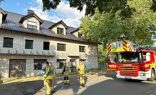 Einsatzkräfte der Delbrücker Feuerwehr hatten das Feuer im ersten Obergeschoss rasch gelöscht. - Ralph Meyer Einsatzkräfte der Delbrücker Feuerwehr hatten das Feuer im ersten Obergeschoss rasch gelöscht. - Ralph Meyer
