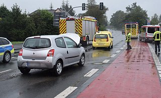 Bei einem Auffahrunfall am Mittwochmittag wurden drei Menschen leicht verletzt. - Polizei Herford Bei einem Auffahrunfall am Mittwochmittag wurden drei Menschen leicht verletzt. - Polizei Herford