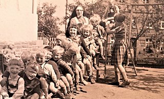 Blick in die Vergangenheit: Das Foto zeigt Schwester Aldegundis, die die Kita in Beverungen-Titelsen vor 80 Jahren gründete und mehr als drei Jahrzehnte dort Kinder betreute. - Privat Blick in die Vergangenheit: Das Foto zeigt Schwester Aldegundis, die die Kita in Beverungen-Titelsen vor 80 Jahren gründete und mehr als drei Jahrzehnte dort Kinder betreute. - Privat