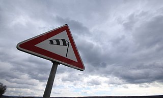 Angekündigt sind schwere Sturmböen aus Südwest bis West mit Windstärken zwischen 10 und 11 in der Spitze. - David Schellenberg Angekündigt sind schwere Sturmböen aus Südwest bis West mit Windstärken zwischen 10 und 11 in der Spitze. - David Schellenberg