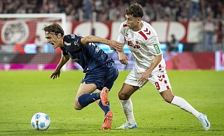 SCP-Startelfdebütant Luis Engelns (l.) setzt sich in dieser Szene gegen den Kölner Luca Waldschmidt durch. - IMAGO/Beautiful Sports SCP-Startelfdebütant Luis Engelns (l.) setzt sich in dieser Szene gegen den Kölner Luca Waldschmidt durch. - IMAGO/Beautiful Sports