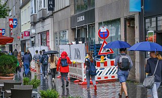 Trostlos: Die Bahnhofstraße kurz nach dem Jahnplatz - aber immerhin entsteht bei Zara Neues. - Andreas Zobe Trostlos: Die Bahnhofstraße kurz nach dem Jahnplatz - aber immerhin entsteht bei Zara Neues. - Andreas Zobe