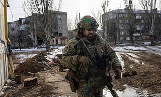 Die Stadt Bachmut ist derzeit besonders schwer umkämpft. - Evgeniy Maloletka/AP/dpa Die Stadt Bachmut ist derzeit besonders schwer umkämpft. - Evgeniy Maloletka/AP/dpa