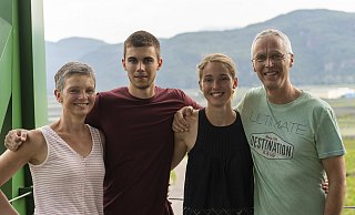Josef Suermann mit seiner Frau Ulrike und den gemeinsamen Kindern Lukas und Lisa. - josef suermann Josef Suermann mit seiner Frau Ulrike und den gemeinsamen Kindern Lukas und Lisa. - josef suermann