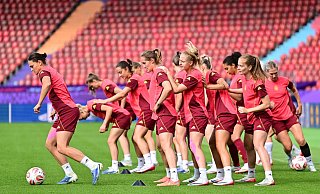 Geht im Angriff voran: Nationalstürmerin Giovanna Hoffmann (l.) - Sebastian Christoph Gollnow/dpa Geht im Angriff voran: Nationalstürmerin Giovanna Hoffmann (l.) - Sebastian Christoph Gollnow/dpa