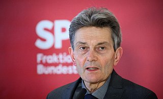 Begrüßt verstärkte Debatte über diplomatische Lösung des Ukraine-Kriegs: Rolf Mützenich. - Bernd von Jutrczenka/dpa Begrüßt verstärkte Debatte über diplomatische Lösung des Ukraine-Kriegs: Rolf Mützenich. - Bernd von Jutrczenka/dpa