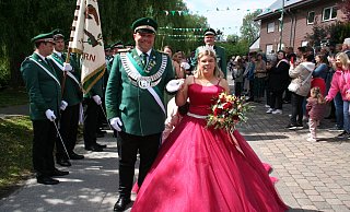 Ein strahlendes Königspaar: Marco Klockenkämper und Saskia Klute. - Büttner Ein strahlendes Königspaar: Marco Klockenkämper und Saskia Klute. - Büttner