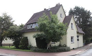 Das ehemalige AWO-Gebäude wird abgerissen. Dort sollen zwei Häuser mit mehreren Wohnungen gebaut werden. - Dirk Windmöller Das ehemalige AWO-Gebäude wird abgerissen. Dort sollen zwei Häuser mit mehreren Wohnungen gebaut werden. - Dirk Windmöller