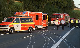 Ein junger Autofahrer ist bei einem Unfall zwischen Neuenheerse und Willebadessen tödlich verunglückt. Einer der Einsätze für den örtlichen Löschzug. - Hermann Ludwig Ein junger Autofahrer ist bei einem Unfall zwischen Neuenheerse und Willebadessen tödlich verunglückt. Einer der Einsätze für den örtlichen Löschzug. - Hermann Ludwig