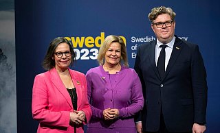 Maria Malmer Stenergard (l.), Nancy Faeser und Gunnar Strommer, Justizminister von Schweden, während des ersten informellen Ministertreffens der schwedischen EU-Ratspräsidentschaft. - Pontus Lundahl/TT News Agency/AP/dpa Maria Malmer Stenergard (l.), Nancy Faeser und Gunnar Strommer, Justizminister von Schweden, während des ersten informellen Ministertreffens der schwedischen EU-Ratspräsidentschaft. - Pontus Lundahl/TT News Agency/AP/dpa