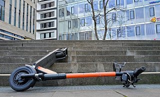 Ein E-Scooter-Fahrer prallte mit einem Fahrradfahrer zusammen. - (Symbolbild): Pixabay Ein E-Scooter-Fahrer prallte mit einem Fahrradfahrer zusammen. - (Symbolbild): Pixabay