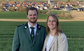 Das Erkelner Königspaar Peter Willeke und Carla Brockhoff. - Schützenbruderschaft Erkeln Das Erkelner Königspaar Peter Willeke und Carla Brockhoff. - Schützenbruderschaft Erkeln