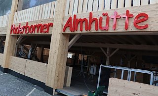 Die neue Almhütte von außen. - Holger Kosbab Die neue Almhütte von außen. - Holger Kosbab