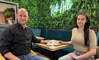 Konditor Inants Kara Chotza und seine Tochter Gülsün Kara Chotza bieten mit dem Kati Allo nahe des Dreiecksplatzes eine neue gastronomische Adresse in der Gütersloher Innenstadt. - Christian Bröder Konditor Inants Kara Chotza und seine Tochter Gülsün Kara Chotza bieten mit dem Kati Allo nahe des Dreiecksplatzes eine neue gastronomische Adresse in der Gütersloher Innenstadt. - Christian Bröder