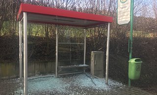 Sechs Haltestellen zwischen dem Ortsausgang Borgholzhausen und dem Ortseingang Werther wurden in der Nacht zum 25. Dezember zerstört. - Anke Schneider Sechs Haltestellen zwischen dem Ortsausgang Borgholzhausen und dem Ortseingang Werther wurden in der Nacht zum 25. Dezember zerstört. - Anke Schneider