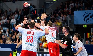 Jannik Kohlbacher (2.v.r.) und Sebastian Heymann fallen für die Handball-WM aus. - Marco Wolf/dpa Jannik Kohlbacher (2.v.r.) und Sebastian Heymann fallen für die Handball-WM aus. - Marco Wolf/dpa