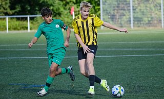 Wellensieks Linus Steinriede (r.) erzielte im C-Junioren-Landesliga-Derby beim VfB Fichte zwei Tore für den VfR. - Andreas Zobe Wellensieks Linus Steinriede (r.) erzielte im C-Junioren-Landesliga-Derby beim VfB Fichte zwei Tore für den VfR. - Andreas Zobe