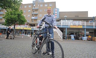 Jörg Bartel wohnt in Espelkamp und ist auch hier mit dem Fahrrad unterwegs. Mit einem anderen Rad als diesem startete er von Espelkamp aus zur 24-Stunden-Challenge. - Joern Spreen-Ledebur Jörg Bartel wohnt in Espelkamp und ist auch hier mit dem Fahrrad unterwegs. Mit einem anderen Rad als diesem startete er von Espelkamp aus zur 24-Stunden-Challenge. - Joern Spreen-Ledebur