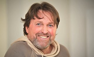 Der Haller Handwerker Sven Heibrock (58) steht mitten im Leben, als ihn im November 2022 von jetzt auf gleich das Guillain-Barré-Syndrom lähmt. - Nicole Donath Der Haller Handwerker Sven Heibrock (58) steht mitten im Leben, als ihn im November 2022 von jetzt auf gleich das Guillain-Barré-Syndrom lähmt. - Nicole Donath