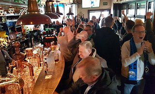 SCP-Fans fiebern ihrer Mannschaft im Globetrotter mit. - Birger Berbüsse (Archiv) SCP-Fans fiebern ihrer Mannschaft im Globetrotter mit. - Birger Berbüsse (Archiv)