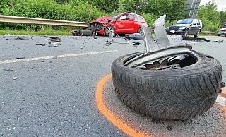 Durch umherfliegende Gegenstände aus dem Kofferraum wurde auch noch ein Mercedes ML beschädigt. - Gerald Dunkel Durch umherfliegende Gegenstände aus dem Kofferraum wurde auch noch ein Mercedes ML beschädigt. - Gerald Dunkel