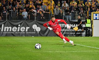 Torhüter Niclas Thiede hielt den Auswärtssieg der Verler mit zahlreichen Paraden fest. - picture alliance Torhüter Niclas Thiede hielt den Auswärtssieg der Verler mit zahlreichen Paraden fest. - picture alliance