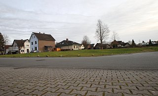 Die begrünte Fläche an der Ecke von Bandelstraße und Bodelschwinghstraße kann bebaut werden. Laut Bauvoranfrage sind nur noch sechs statt der ursprünglich 24 gepanten Wohneinheiten vorgesehen. - Peter Steinert Die begrünte Fläche an der Ecke von Bandelstraße und Bodelschwinghstraße kann bebaut werden. Laut Bauvoranfrage sind nur noch sechs statt der ursprünglich 24 gepanten Wohneinheiten vorgesehen. - Peter Steinert