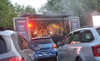 Vor der Großraumbühne ist Platz für zahlreiche Autos. - Dietmar Gröbing Vor der Großraumbühne ist Platz für zahlreiche Autos. - Dietmar Gröbing