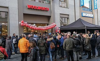 Volle Hütte: Zur Neueröffnung kamen wohl nicht zuletzt wegen Rabatt- und Mitmachaktionen etliche Interessierte. - Andreas Zobe Volle Hütte: Zur Neueröffnung kamen wohl nicht zuletzt wegen Rabatt- und Mitmachaktionen etliche Interessierte. - Andreas Zobe