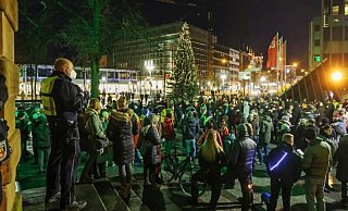 1.000 Corona-Demonstranten zogen jüngst ohne Genehmigung durch Bielefeld. - NW-Archiv 1.000 Corona-Demonstranten zogen jüngst ohne Genehmigung durch Bielefeld. - NW-Archiv