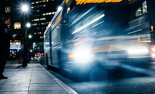 Der Mann ließ unter anderem Fahrgäste an Haltestellen stehen. - Symbolbild: Unsplash Der Mann ließ unter anderem Fahrgäste an Haltestellen stehen. - Symbolbild: Unsplash