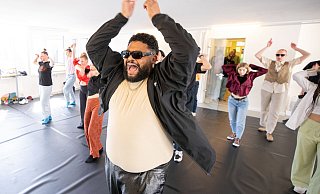 Der französische Tänzer und Choreograph Boubou Belbak unterrichtet beim „Urban Stylez Festival“ im Tanzstil Waacking. - Oliver Krato Der französische Tänzer und Choreograph Boubou Belbak unterrichtet beim „Urban Stylez Festival“ im Tanzstil Waacking. - Oliver Krato