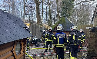 Die Feuerwehr musste am Sonntag zu einem Saunabrand in Bielefeld ausrücken. - Paul Brinkmann Die Feuerwehr musste am Sonntag zu einem Saunabrand in Bielefeld ausrücken. - Paul Brinkmann