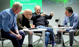 Schon vor dem eigentlichen Beginn des Sponsorenabends waren FCG-Sportchef Rob Reekers (v.l.), FCG-II-Trainer Dirk van der Veen, Hermann Gerland und Heribert Bruchhagen ins Gespräch vertieft. - Andreas Frücht Schon vor dem eigentlichen Beginn des Sponsorenabends waren FCG-Sportchef Rob Reekers (v.l.), FCG-II-Trainer Dirk van der Veen, Hermann Gerland und Heribert Bruchhagen ins Gespräch vertieft. - Andreas Frücht