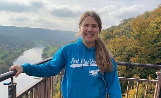 Ayla Thompson am Weserskywalk bei Würgassen. Ein Ort, den sie regelmäßig in den vergangenen zwölf Monaten besucht hat. - privat Ayla Thompson am Weserskywalk bei Würgassen. Ein Ort, den sie regelmäßig in den vergangenen zwölf Monaten besucht hat. - privat