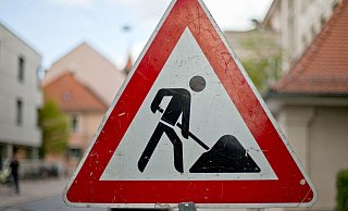 Die kleine frequentierte Straße "Auf dem Dudel" am Klinikum wird rund eine Woche gesperrt. - Verwendung weltweit Die kleine frequentierte Straße "Auf dem Dudel" am Klinikum wird rund eine Woche gesperrt. - Verwendung weltweit