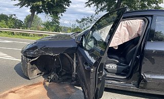 Das linke Vorderrad des Porsches wurde abgerissen. - MT-Foto: Jan Henning Rogge Das linke Vorderrad des Porsches wurde abgerissen. - MT-Foto: Jan Henning Rogge