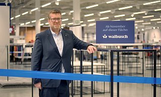 Christian Busch, Mehrheitsgesellschafter des Moderherstellers Walbusch, präsentiert die Fläche im Outlet, die bislang für Mode von Gerry Weber vorgehalten wurde. Ab November präsentiert sich hier Walbusch. - Nicole Donath Christian Busch, Mehrheitsgesellschafter des Moderherstellers Walbusch, präsentiert die Fläche im Outlet, die bislang für Mode von Gerry Weber vorgehalten wurde. Ab November präsentiert sich hier Walbusch. - Nicole Donath