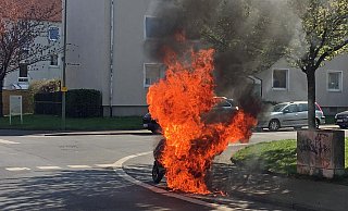Der Roller brannte lichterloh. - Symbolfoto Der Roller brannte lichterloh. - Symbolfoto